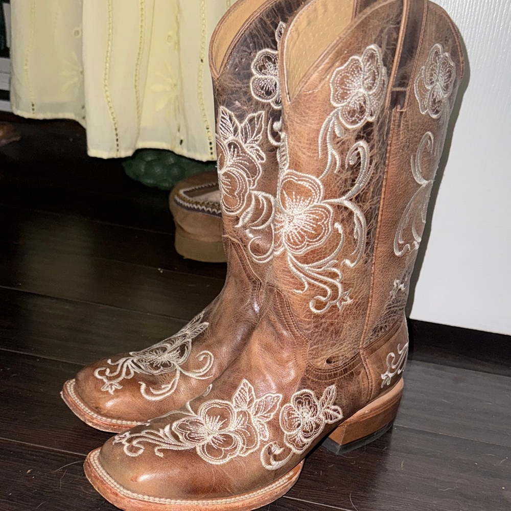Floral Embroidered Brown Western Booties